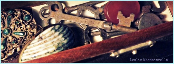 Vintage box of skeleton keys photo by Leslie Macchiarella for bakethiscake