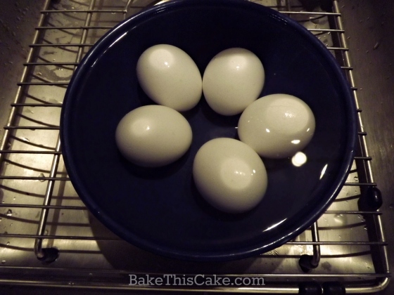 warming-eggs-in-warm-water-bakethiscake